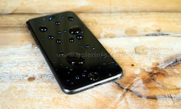 9 Cara Mengatasi HP Kemasukan Air dengan Mudah