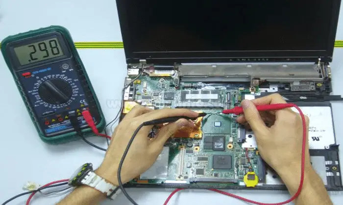Ciri IC Power Laptop Rusak yang Dapat Terlihat Dengan Mudah