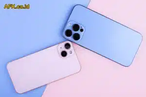 2 Iphone dengan warna biru dan pink dengan background yang sama di susun elegan