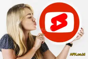 Perempuan mencium logo YouTube Short